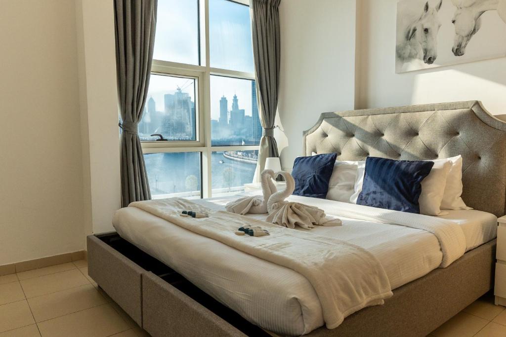1Br Suit with Full Canal View – Down Town