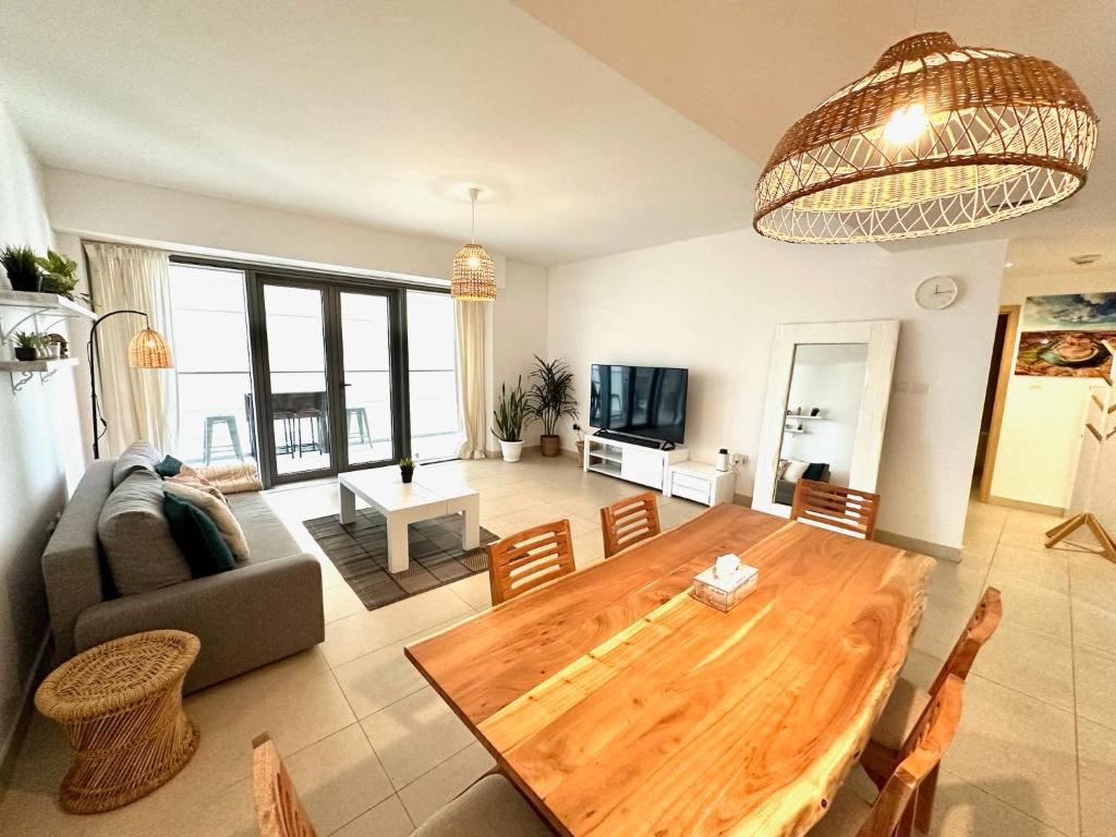 2BR - Al Zeina Beach Community, Al Raha Beach - 5 minutes from Zayed Int'l airport and Yas Island, F1
