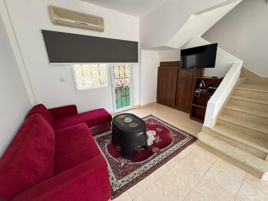 2BR Townhouse, Bath, backyard-822