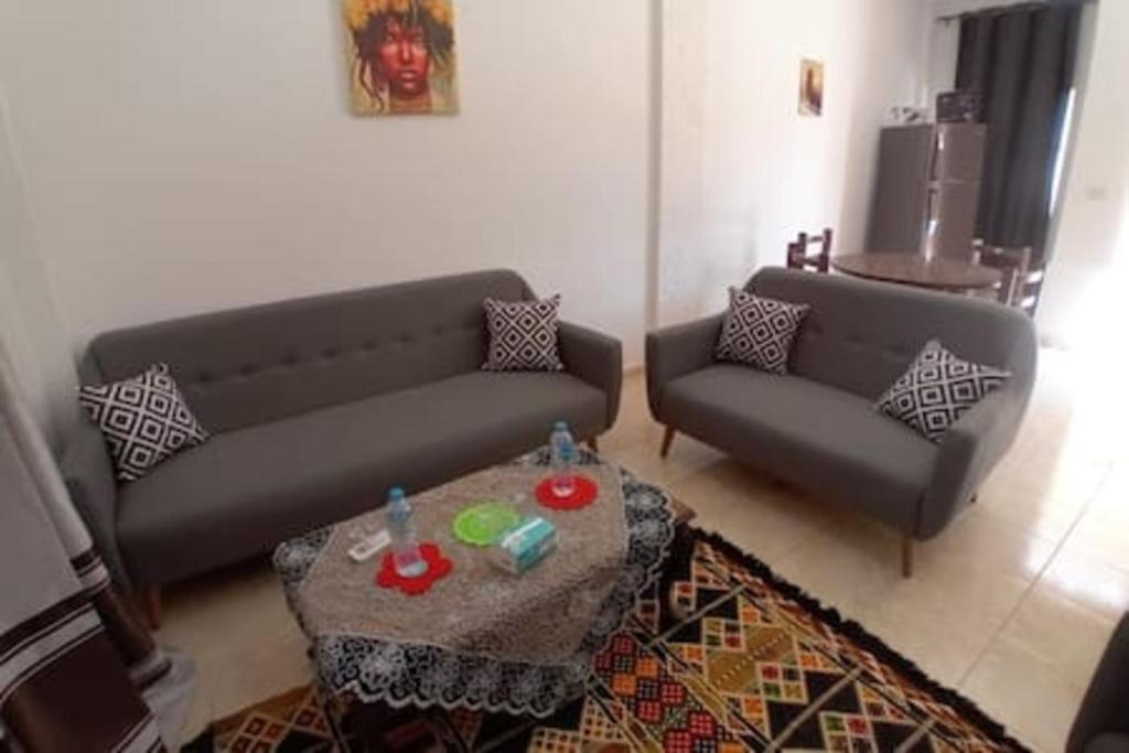 871 · 2BR Townhouse with backyard