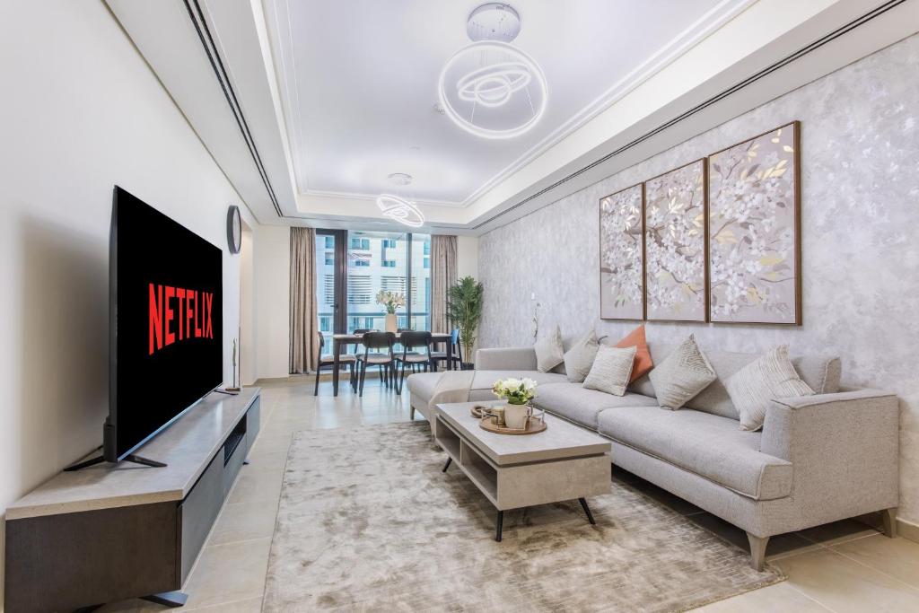 3 Bedroom Luxurious Lake View Apartment