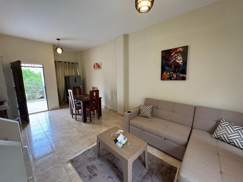 UL8702BR Townhouse with backyard