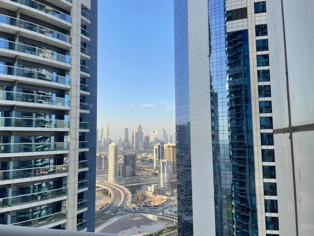 High Floor - 2BR Apartment in Paramount Tower, Business Bay - Allsopp & Allsopp