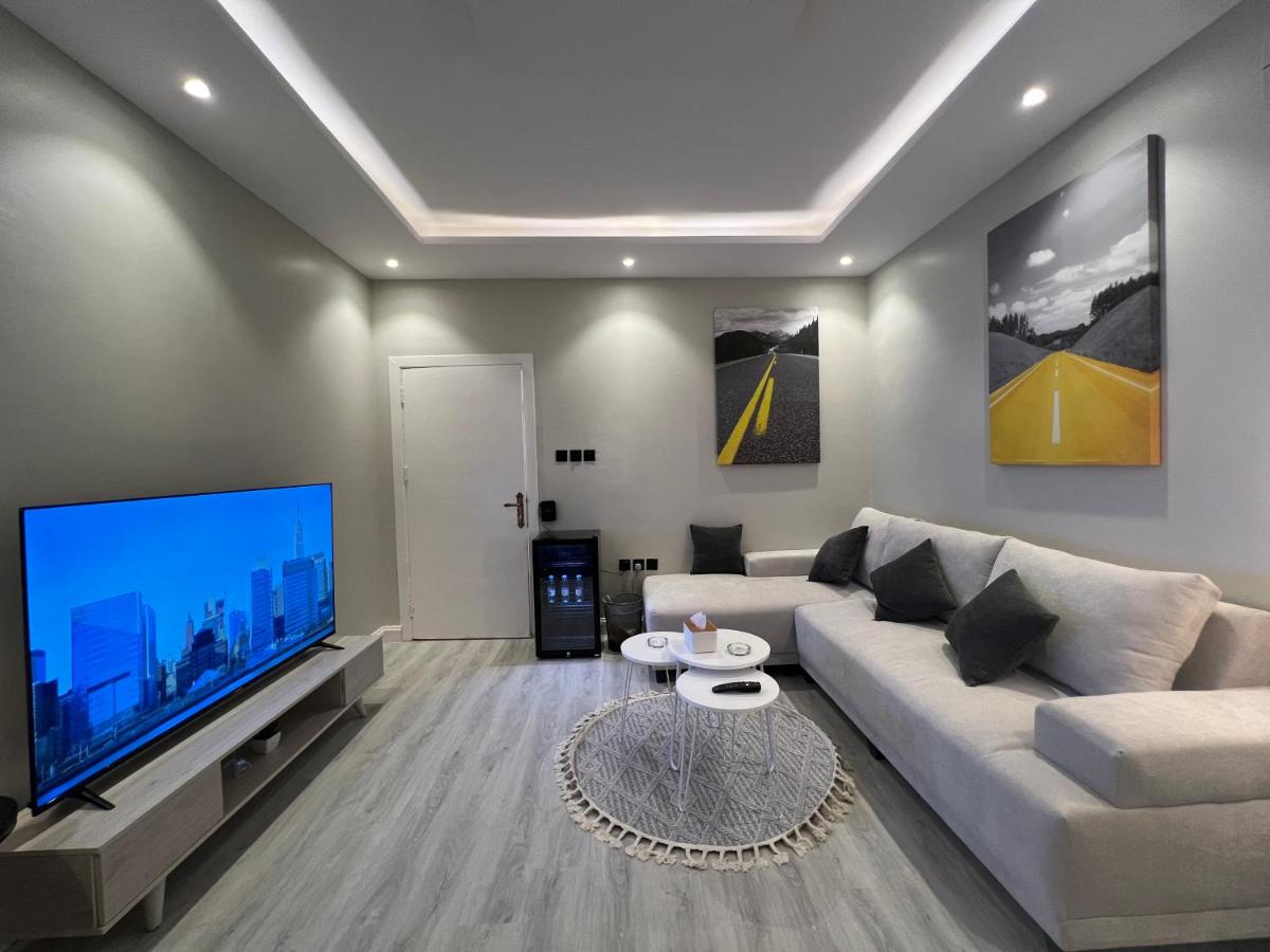 Al Aqiq studio