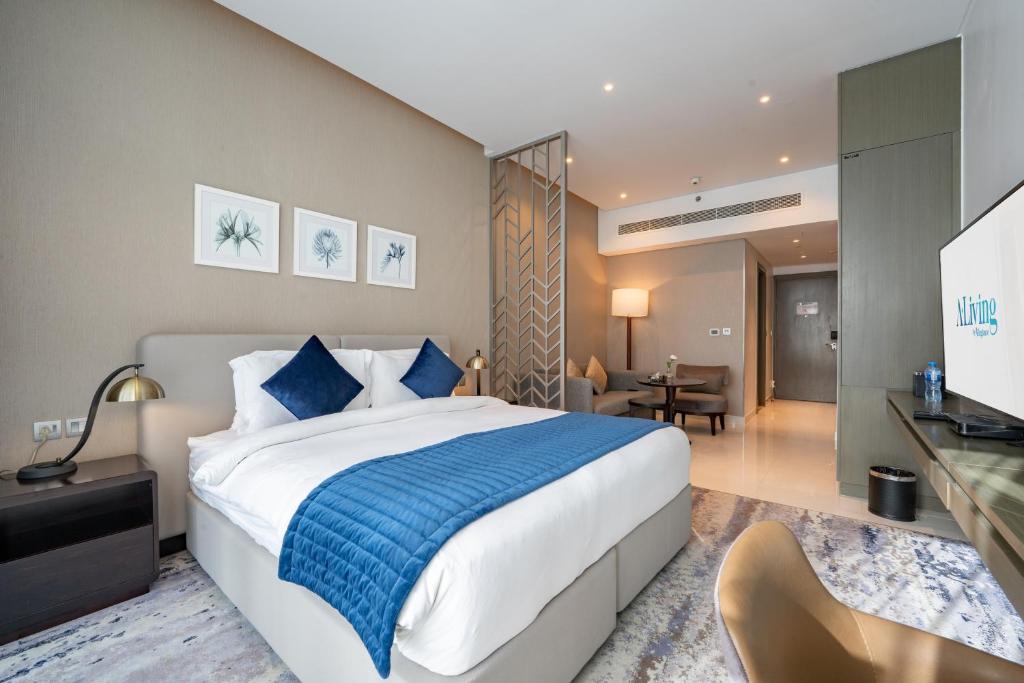 ALiving Stylish Studio with Partial Burj & Canal Views- Prive, Business bay 713