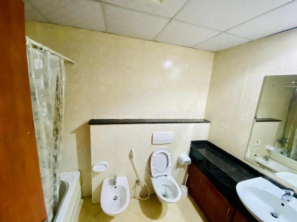 Couples Room tv fridge close to metro