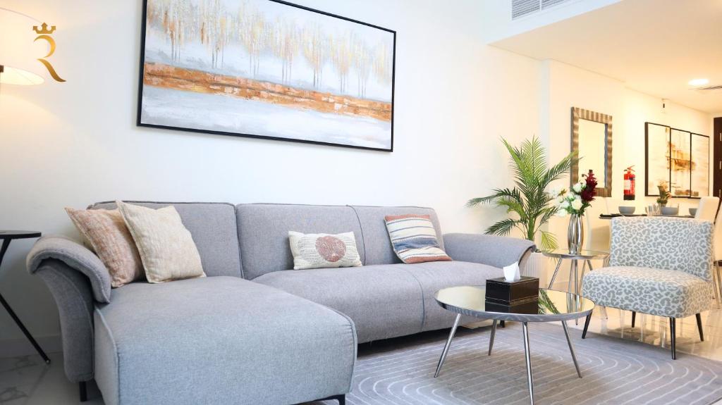 Amber Glow 2BR Apartment Al Raha Loft