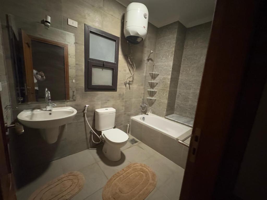 Apartment for rent westown- Beverly Hills View landscape