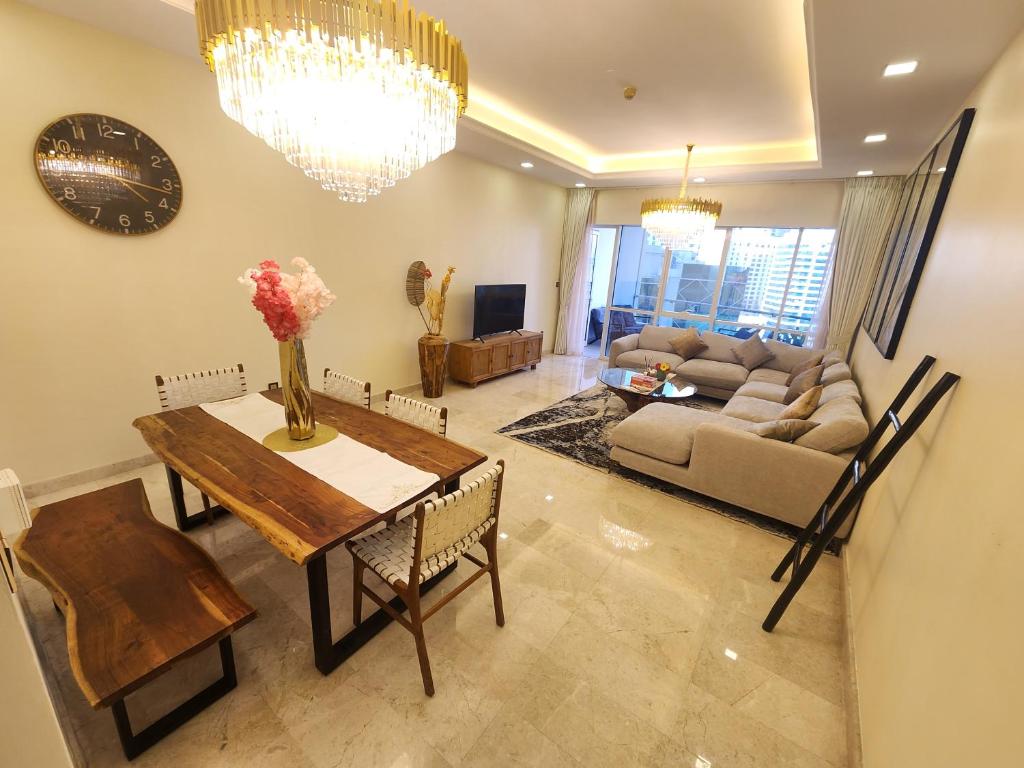 Modern Spacious 3-Bedroom plus Maid’s Apartment with Marina Views