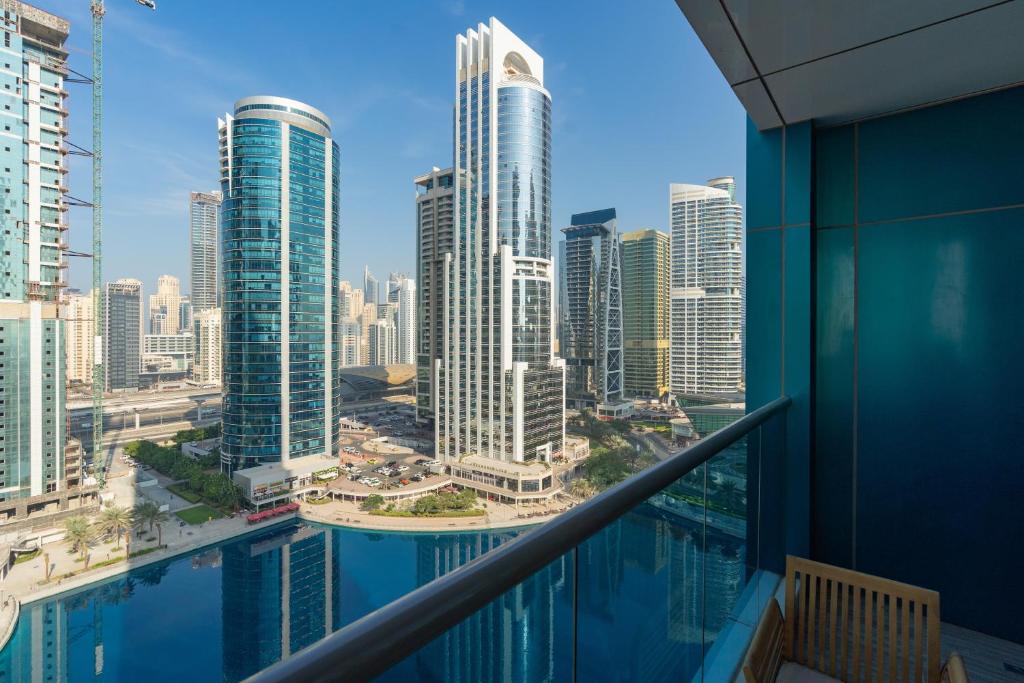 ATRIA - Luxury 2 Bed - FAST WIFI - Lake Views