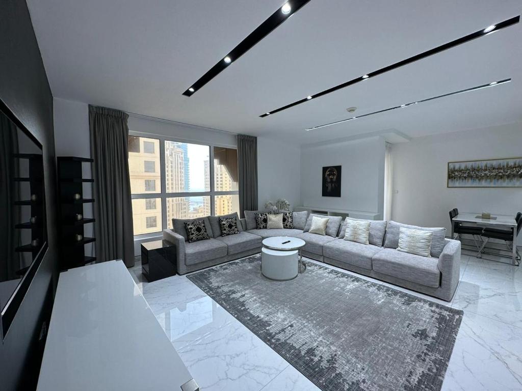 Stylish 2 Bedroom Service Apartment With Sea View