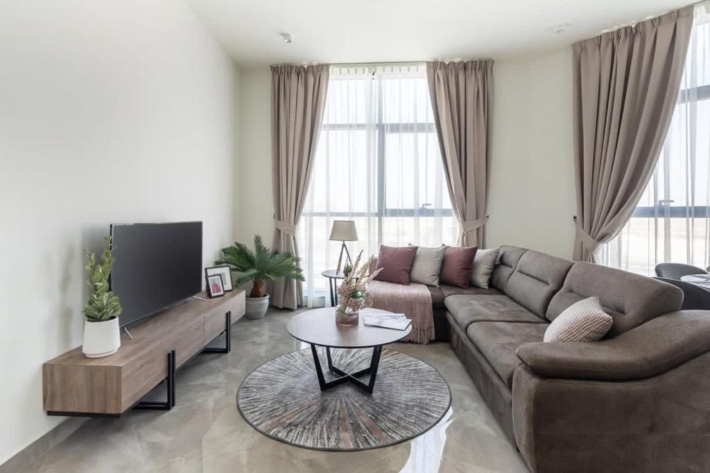 Frank Porter – Majestique Residence 2