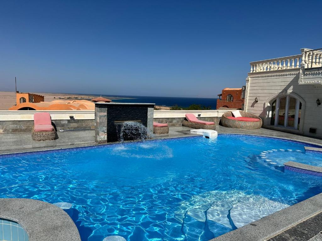Beautiful secluded apartment with pool