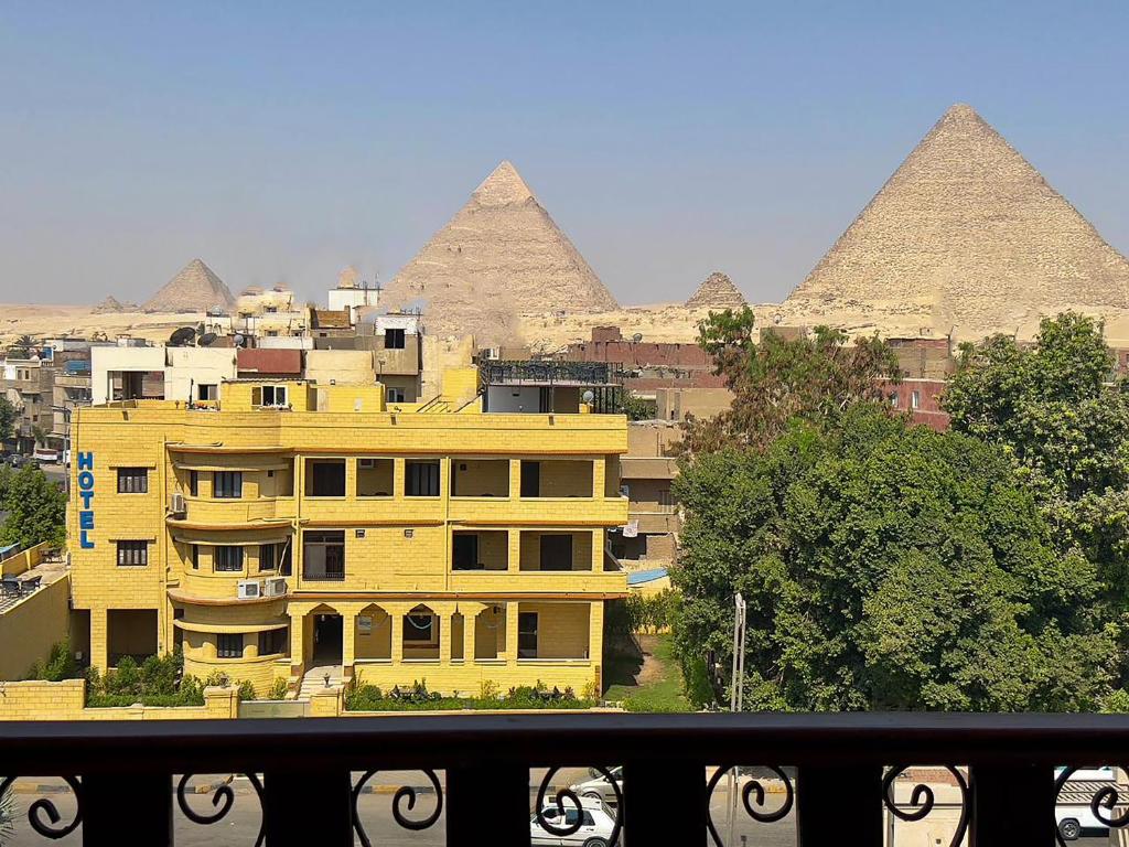 Pyramids EL Aida inn