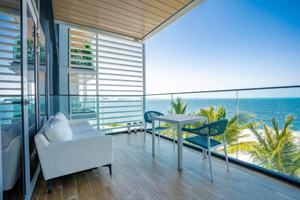 Nasma Luxury Stays – Gorgeous Waterfront Apt With Incredible Sea Views