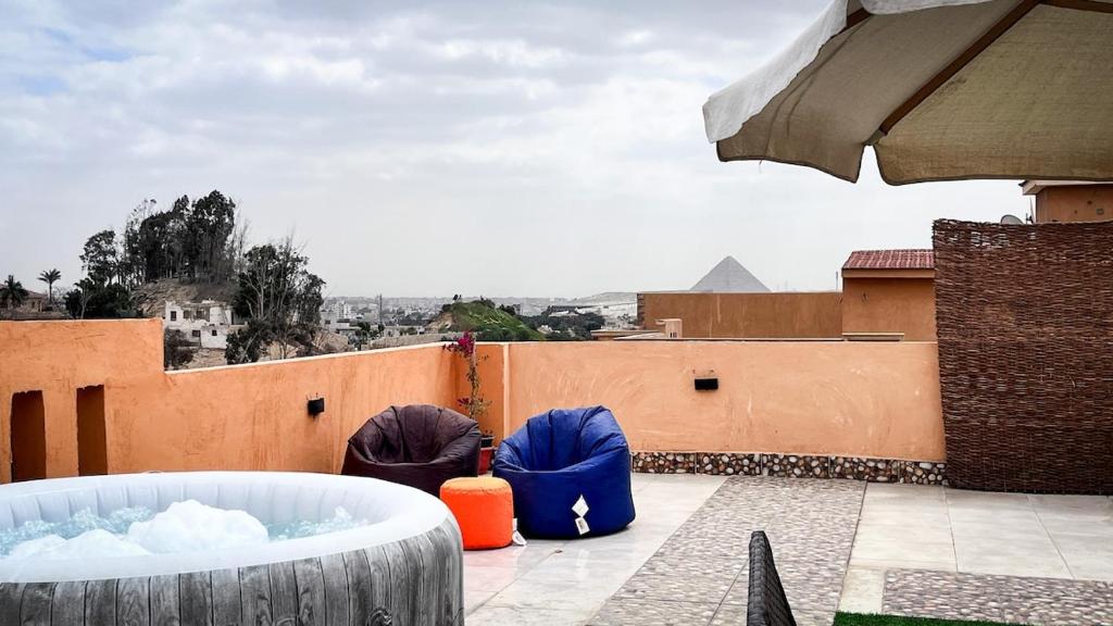 Boho Getaway with Pyramids View & Jacuzzi