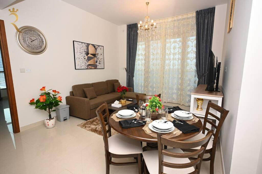 Sunshine pool view 1BR apartment Al Reem