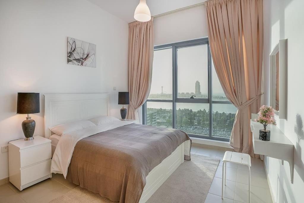 BOOK ME! 2 Bedroom Apartment (Sea View)