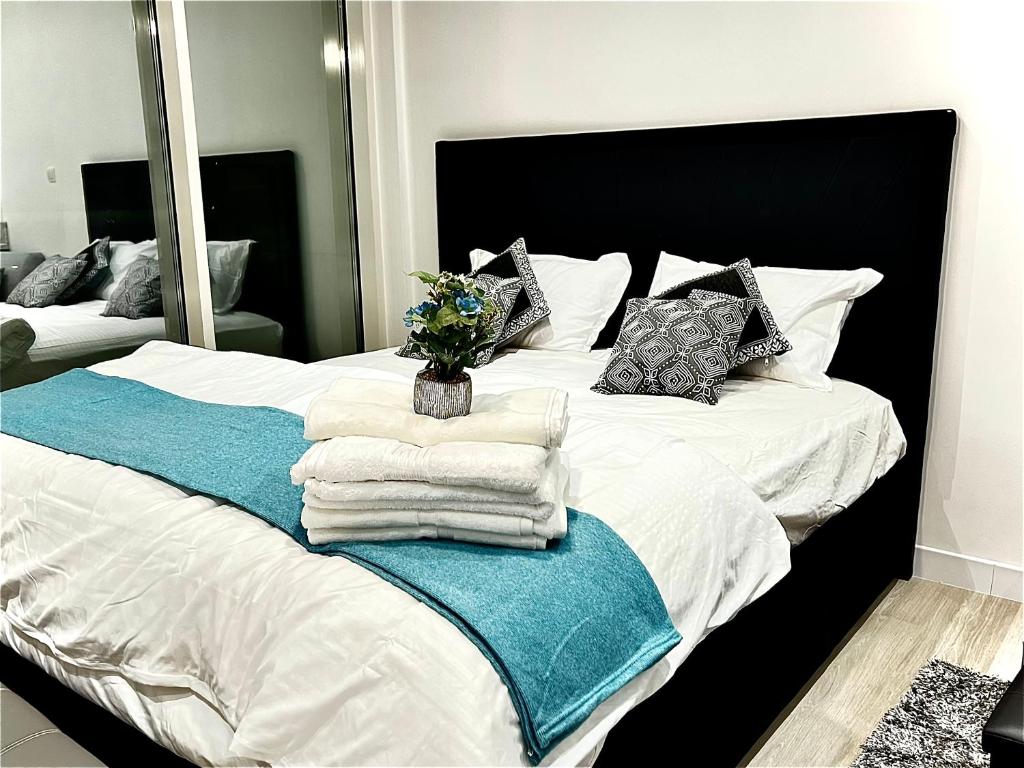 Brand new Modern Studio High Floor near Burj