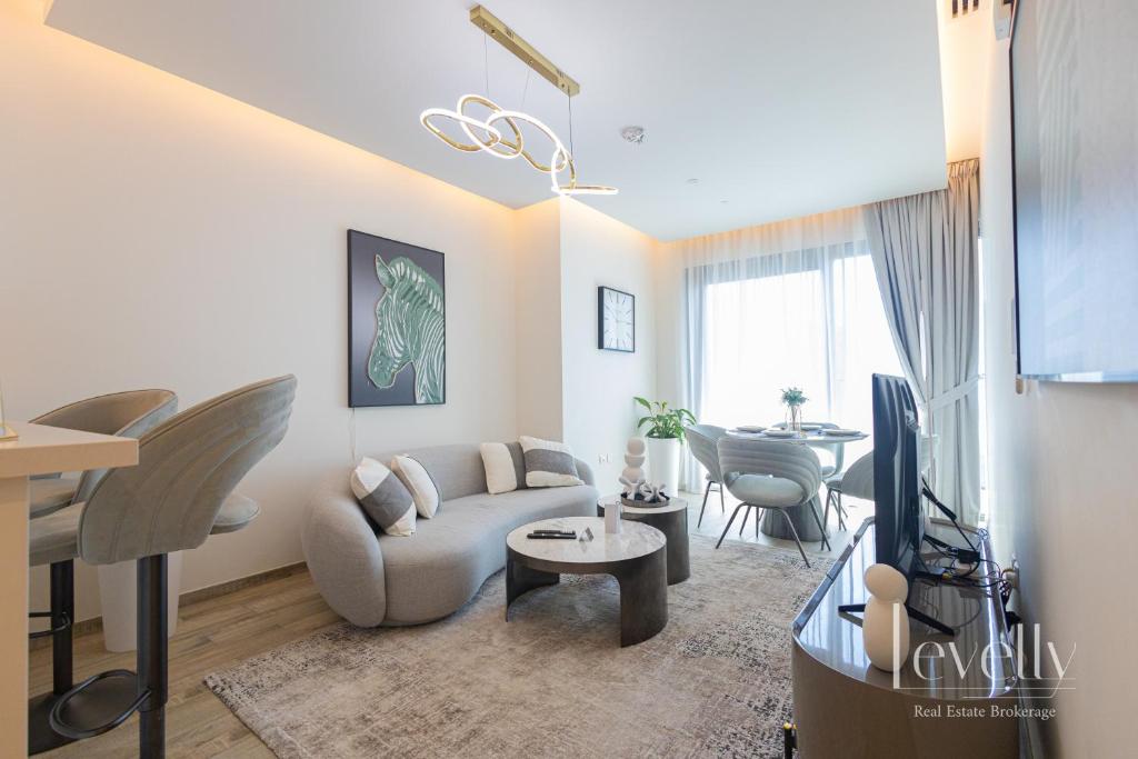 Stunning 1BR with Panoramic City Skyline View