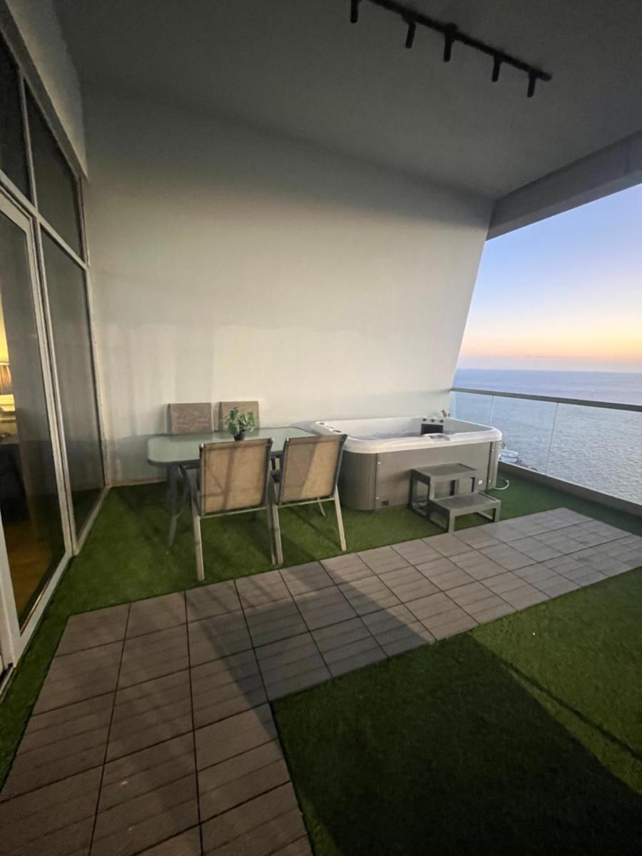 شقة باأطلالة بحرية برج الجوهره داماك Damac AlJawharah Tower