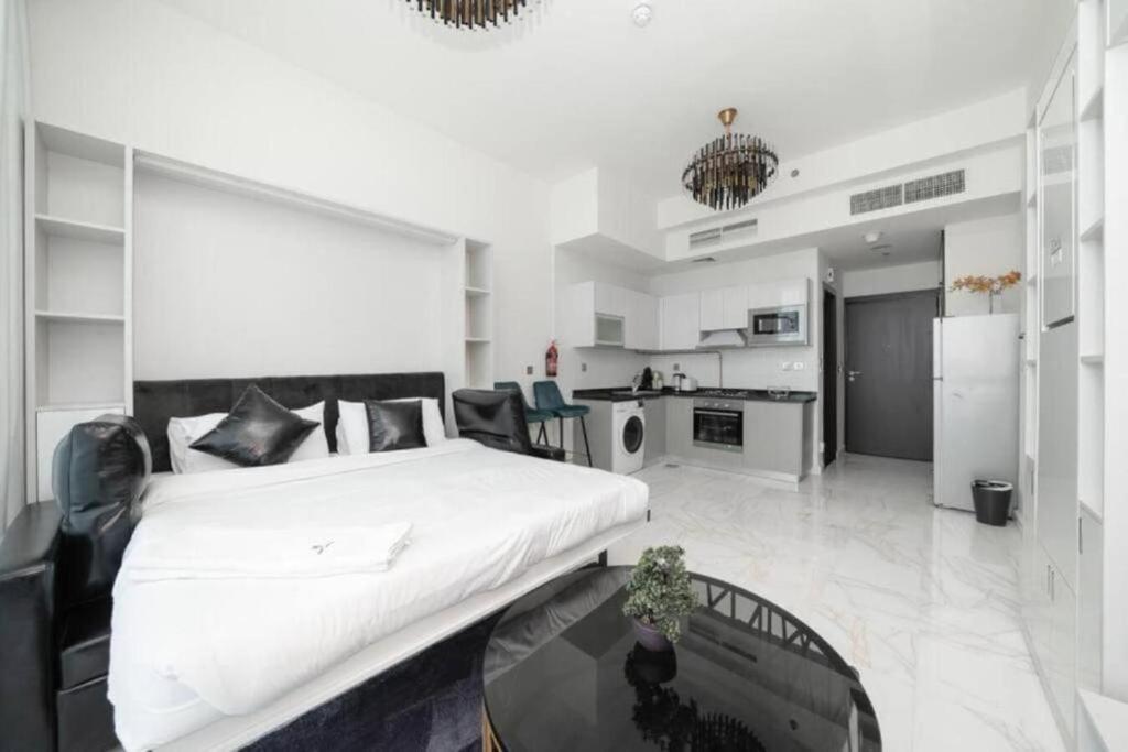 Brown Stone – Bayz City & Burj Khalifa View