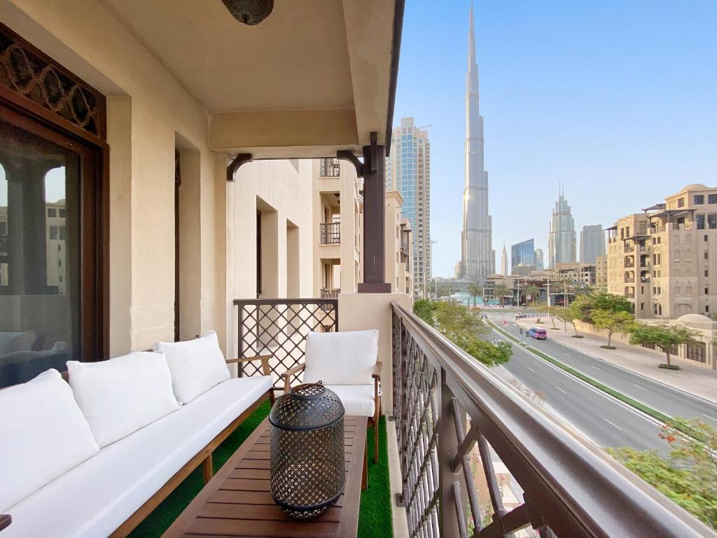 5 Min Walk to Burj Khalifa 2BHK Luxury Downtown Burj Haven