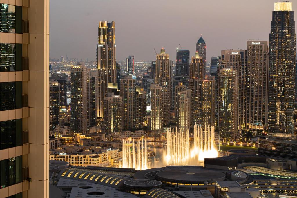 Luxury 3 Bedroom Corner Apartment – Stunning 270 Degrees Views – Burj & Fountain Views! 3 Balconies, 5 Minute Walk to Dubai Mall, Great Gym, Yoga Room