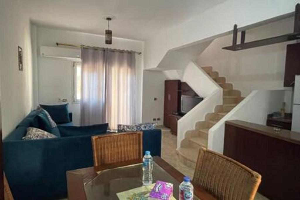 Charming 2BR Townhouse – 1037