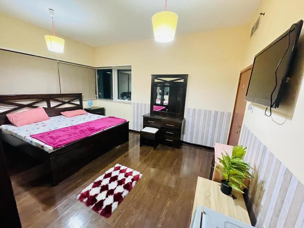 AMAZING Couples private room close to Mall of Emirates