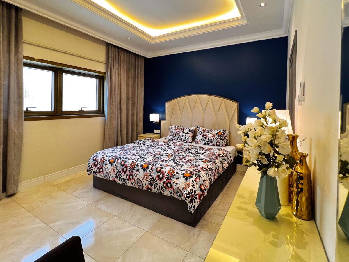 Ocean Comfort Business Two-bedroom Flat with Balcony