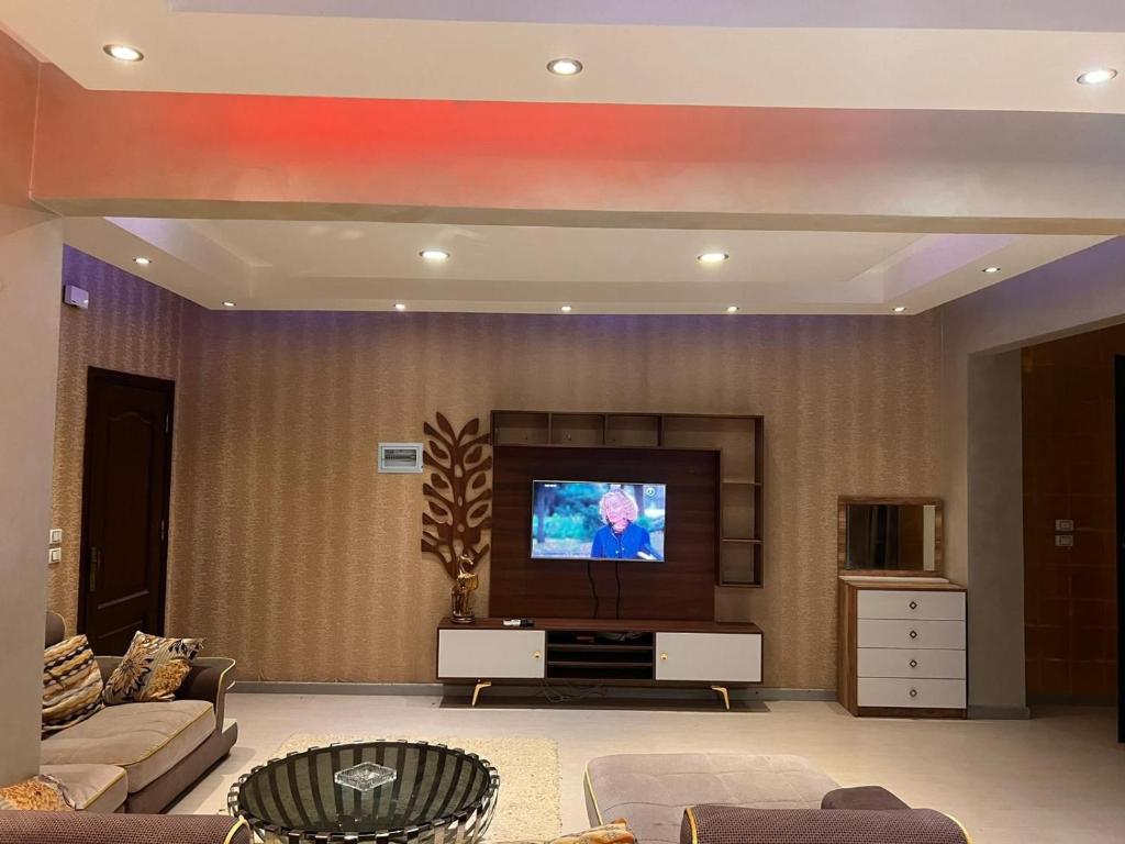 Cozy Apartment With Garden in sheikh Zayed