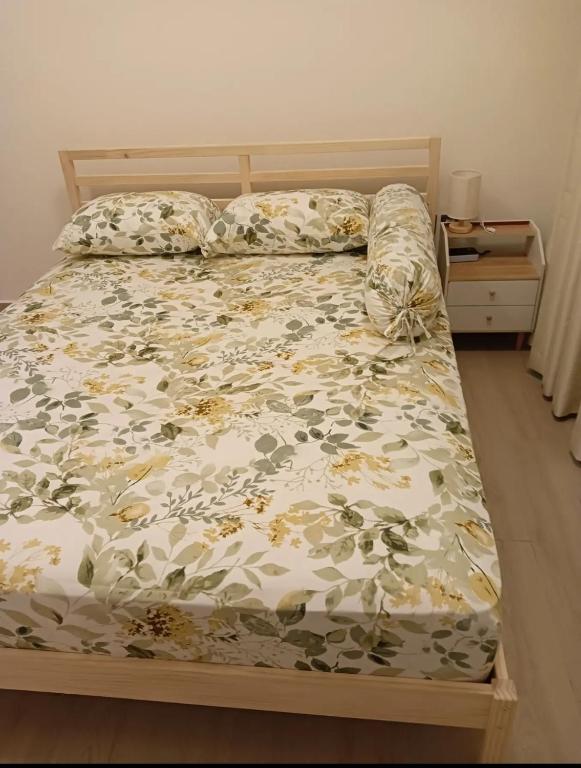 Cozy Beautiful Single Room with Balcony and attached Washroom