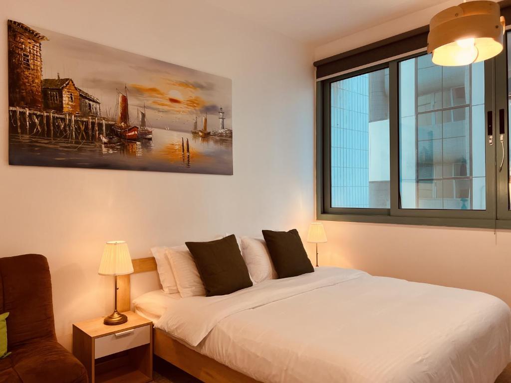 Cozy Fully-furnished Masterbedroom near the Beach