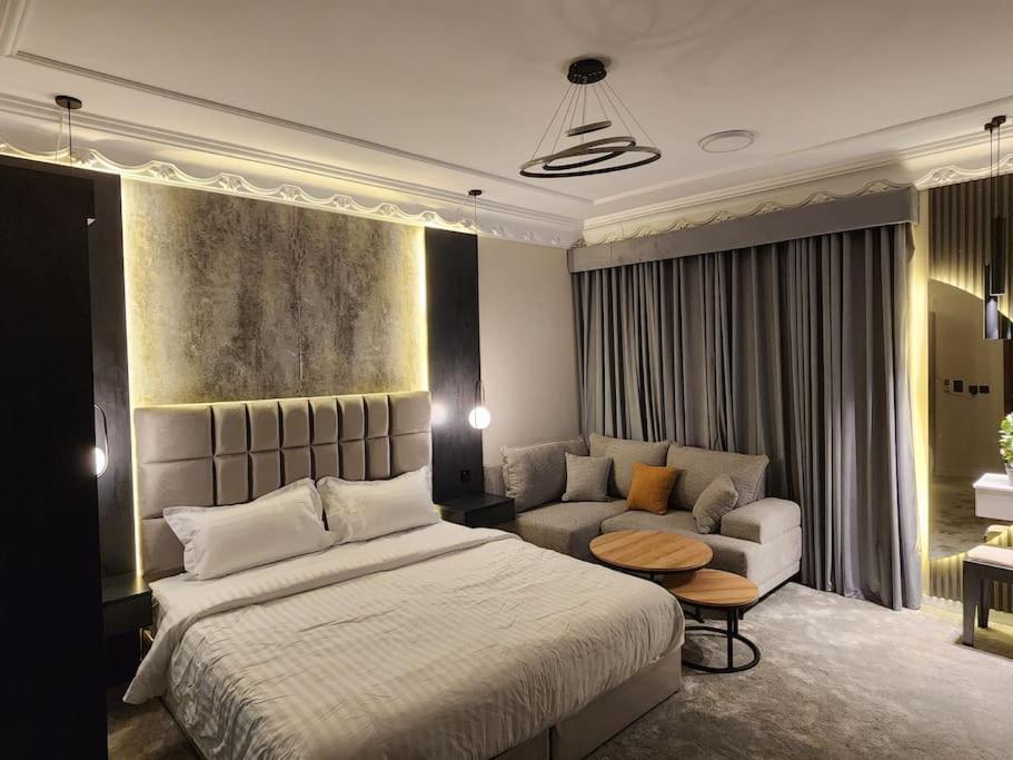 Cozy Studio in AlGhadeer 38
