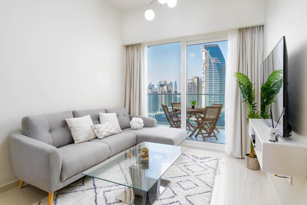 Delightful 2BR apartment at Reva Residences