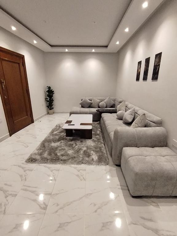 DHB STAYS Urban Gem 2BR - 102