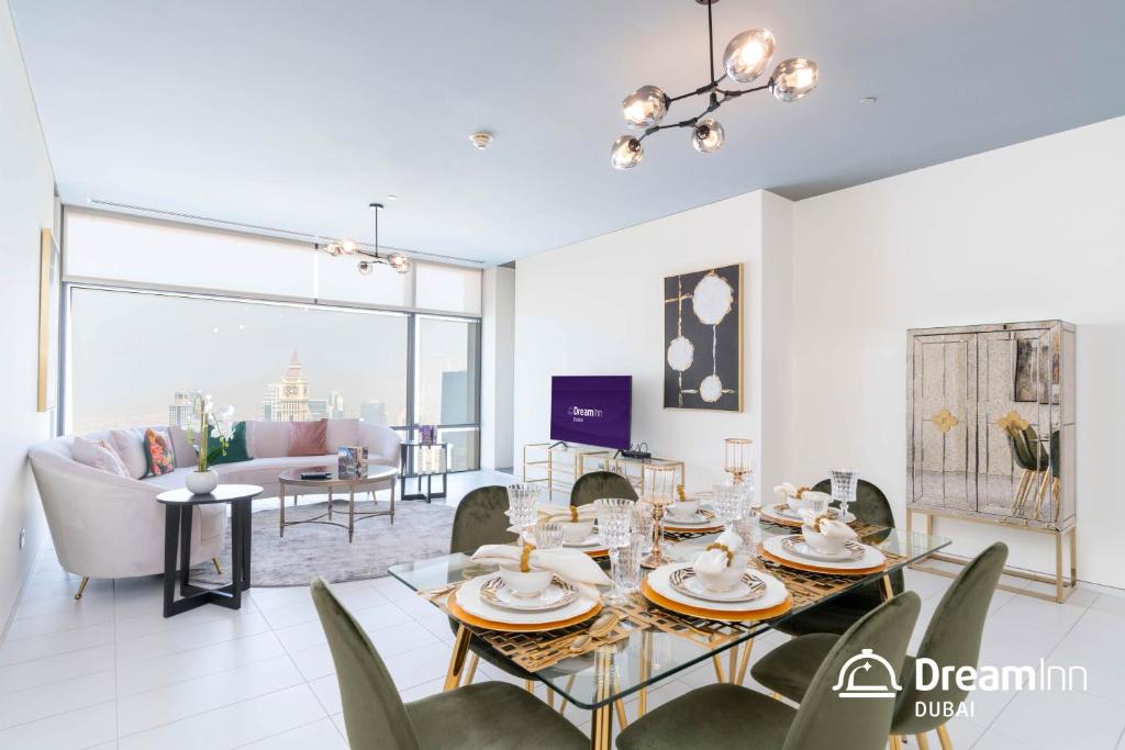 Dream Inn Apartments – Index Tower with Skyline Views