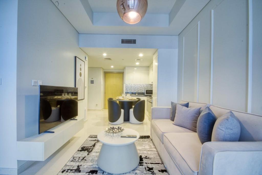 Dream Inn – Aykon Tower Apartments with Stunning City View