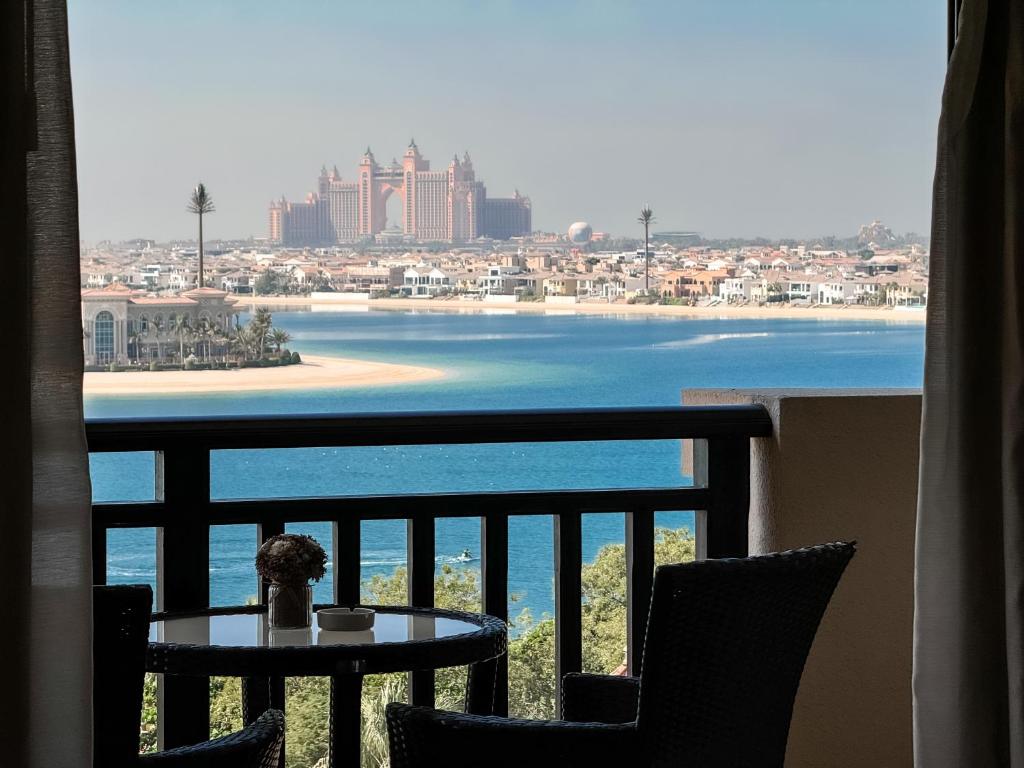 Elegant 1BR Full Palm View Apartment at 5 Star Resort