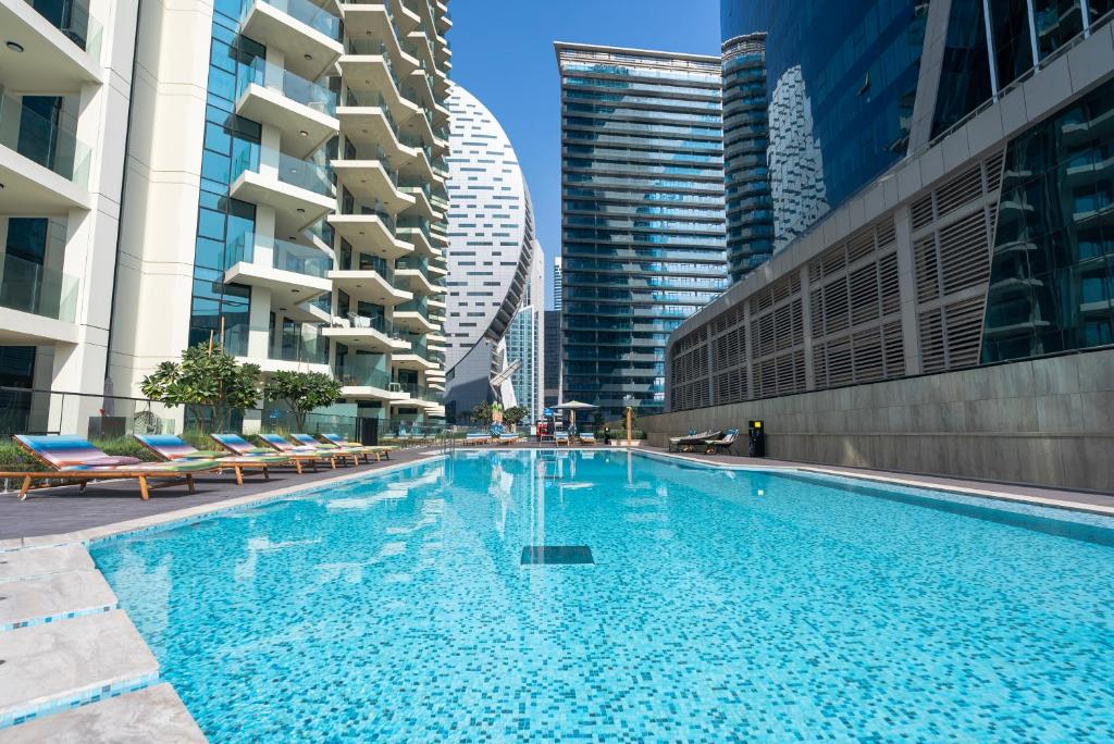 Elegant 2-Bedroom Apartment, Designer Interiors & Luxury Amenities