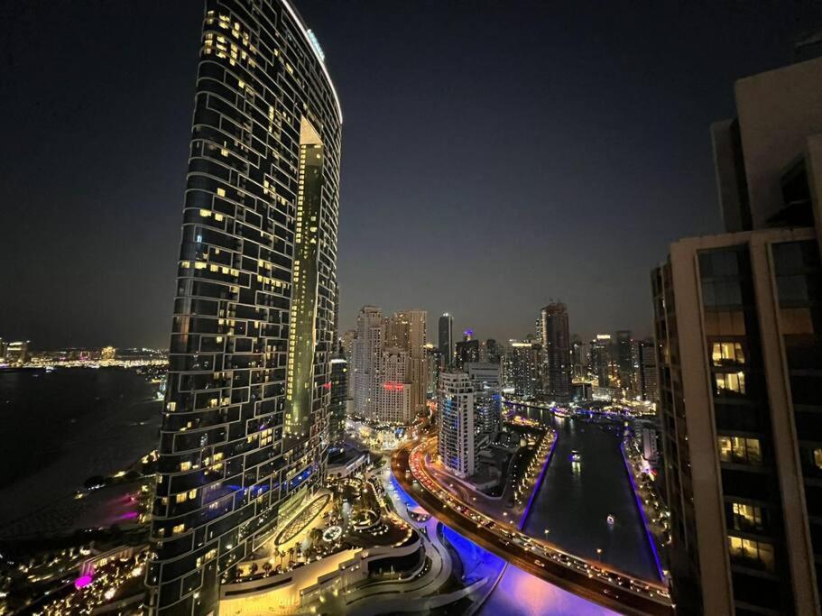 ElegantEscapes - Large 2BR w Marina and Sea View