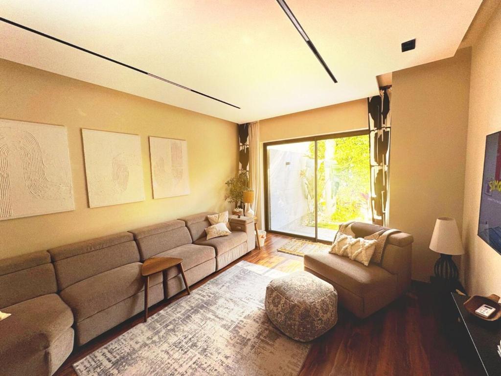 Elite Lake View Residence