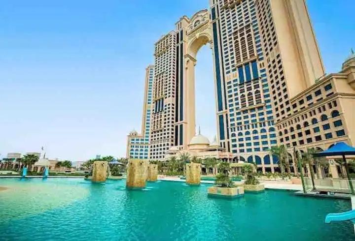 Fairmont Marina Residences Apartment