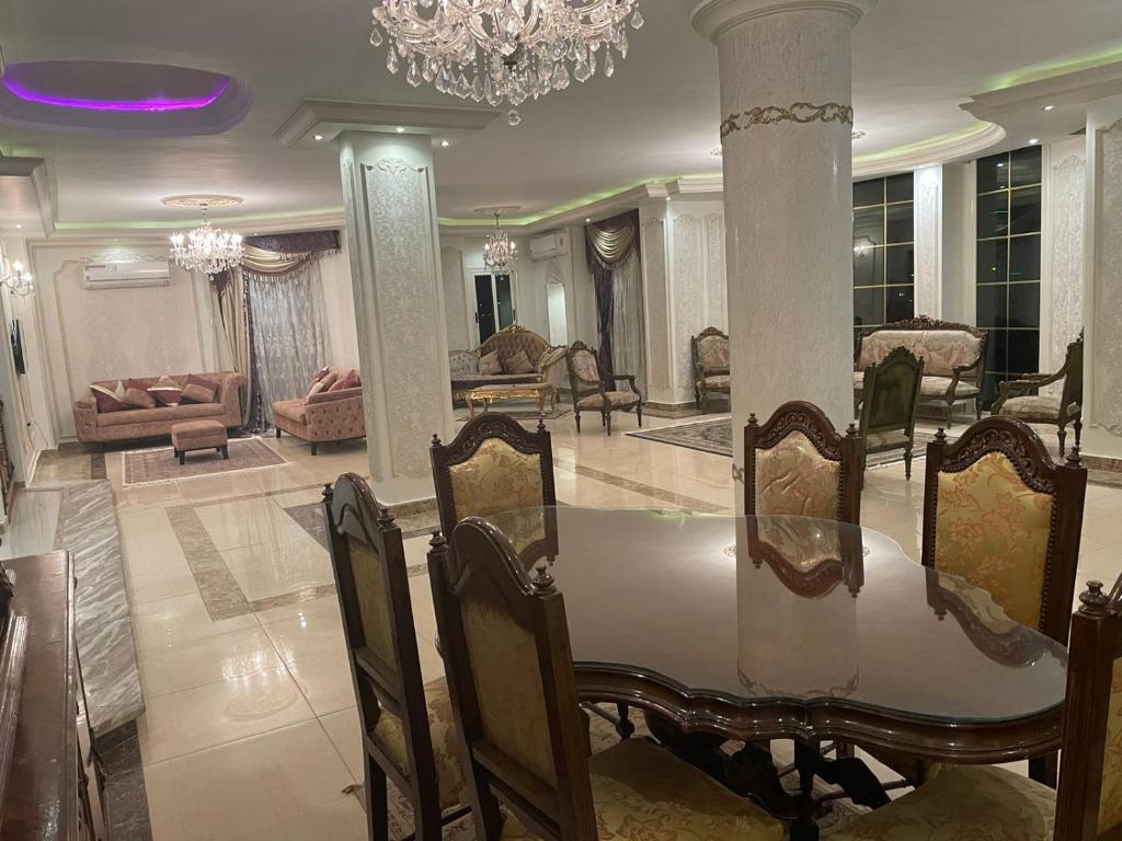 Fancy 3 bedrooms apartment for rent in a sheikh zayed compound