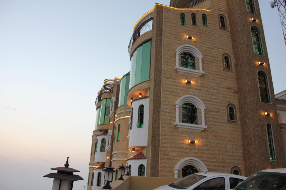 فندق حدائق فرسان الفندقية