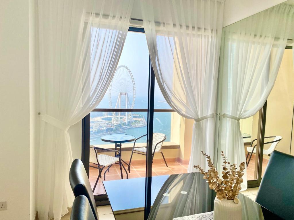 Amazing Sea View 2 bedroom Full Apartment