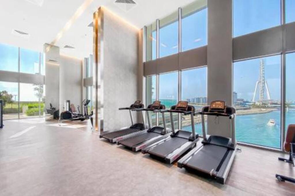Full Sea View Live by the Beach in Marina! Luxury Condo