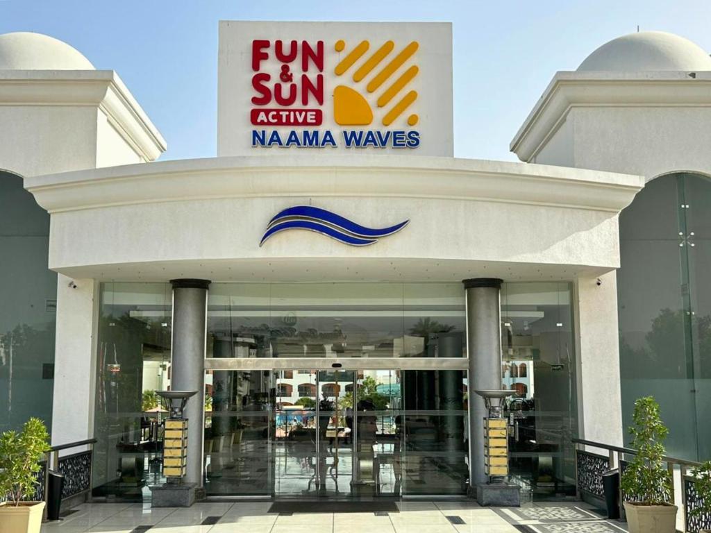 Fun & Sun Naama Waves