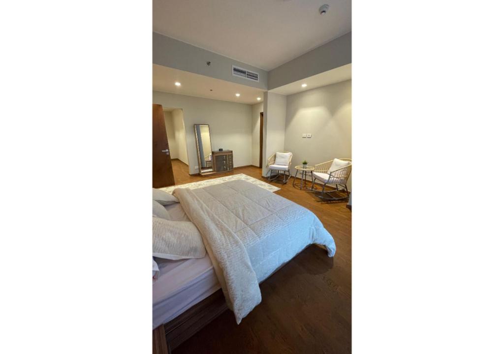 Furnished Apartment in Mall Of Arabia Towers, AEON Compound